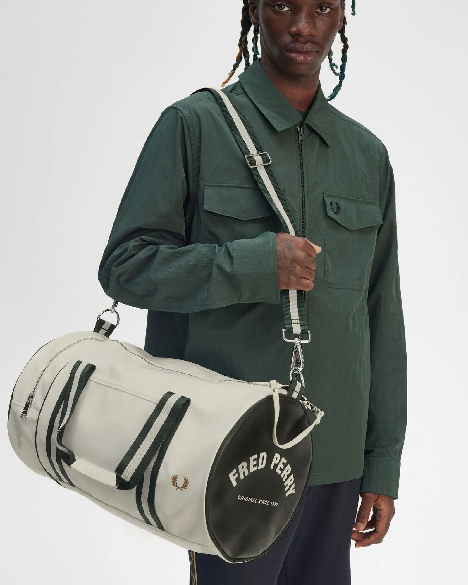 Fred Perry Classic Barrel Bag - Ecru / Night Green